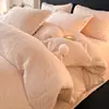 Colección de otoño e invierno: juego de ropa de cama de terciopelo de leche de cuatro piezas, funda de edredón de forro polar coral gruesa por ambos lados y juego de sábanas de franela de tres piezas