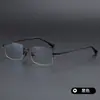 Nova Armação de Óculos para Miopia com Meio Aro Anti-Luz Azul para Homens, Armação Quadrada, Aro de Fio Dourado Tendência Armação de Óculos Danyang Atacado 82218t