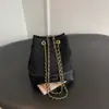 Mochila de ante de gran capacidad, bandolera, otoño 2026, estampado de leopardo de terciopelo, para el trabajo, bolso de mano para mujer, de un solo hombro a la moda, modelo nuevo