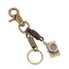 Llavero de piel de vaca vintage para hombre, accesorio de aleación para cámara, colgante para mochila de niña, directo de fábrica