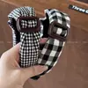 Diadema de Botones a Cuadros para Uso Diario para Mujeres 2025 Nueva Retro Blanco y Negro Cuadros Pinza Versátil para Lavarse la Cara Presionador de Cabello Diadema