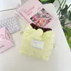 65223 Bolsa de Armazenamento Acolchoada com Cordão Temática de Amor com Fechamento de Cordão em Cor Contrastante, Bolsa Organizadora de Cosméticos e Batom Suave e Portátil