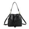 Bolso de mujer transfronterizo bolso de mensajero de alta calidad 2023 nuevo bolso de cubo tejido simple bolso de hombro simple versátil