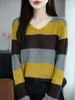 Nuevo suéter de punto para mujer, de lana de hilo fino para otoño e invierno, con rayas anchas, bloques de color, cuello en V, casual, versátil, con diseño calado
