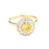 Anillo Bicolor de Diamante Amarillo y Blanco Giratorio, Elegante y Exquisito, Anillo Versátil Chapado en Oro de Tamaño Ajustable para Mujer