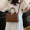 Bolsa Feminina de Viagem Verão Novo Estilo Simples Nicho Grande Capacidade Retro Bolsa de Mão Tote Transversal