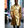Casaco longo de couro brilhante estilo europeu e americano para homens, trench coat longo acima do joelho com botões prateados metálicos, jaqueta casual vintage de motociclista