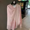 Lenço estampado azul e branco para mulheres, xale de proteção solar de verão, versátil para ambientes com ar condicionado, estilo étnico com decoração de franjas