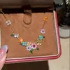 Pulsera de Flores Dulces Coloridas Estilo Bosque Exquisita Nicho Elegante Versátil Pulsera de Lujo Ligero Tacto de Gama Alta Joyería de Mano para Mujeres Venta al por Mayor