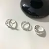 Anillo Minimalista Geométrico de Perla para Mujer, Nicho de Lujo Ligero con un Toque de Alta Gama, Diseño Irregular Hueco de Cruz, Exquisito