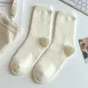 Calcetines de Velour Australiano Grueso con Etiqueta de Tela para Mujer, Colores Maillard, para Dormir, Media Pantorrilla, Confinamiento, Otoño e Invierno 2025, Venta al por Mayor
