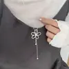 Collar de Flor Hueca Ins de Plata Estilo Coreano, Moda de Nicho, Diseño Simple, Versátil para el Trabajo, Accesorio de Cadena para Suéter