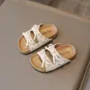 Pantuflas Abiertas Estilo Coreano con Lazo para Niñas, Aptas para Usar al Aire Libre, Nuevo Modelo Verano 2026, Cómodas Sandalias Infantiles Estilo Birkenstock