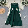 Vestido Miyake Europeo y Americano para Mujer Moda Otoño 2025 Cuello Redondo con Cuentas Manga Larga Cintura Entallada Aspecto Elegante Falda Larga Plisada