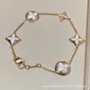 Pulsera de Trébol de Cuatro Hojas de Burro de Cuatro Flores Cinco Flores para Mujer Chapada en Oro Rosa de 18 Quilates Lujo Ligero Rombo Redondo Collar de Nácar Blanco Ins