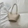 Bolso de cubo de nicho transfronterizo para mujer, nuevo bolso de mano versátil de moda 2026 con patrón de lichi, bolso de hombro cruzado