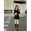 Vestido de punto negro de dos piezas falsas con parte inferior de contraste para mujer, nuevo estilo de otoño, corte ajustado, ropa interior, falda corta ajustada para chica popular