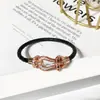 [15] Pulsera de Cuero Tejido con Hebilla de Herradura Estilo Europeo y Americano con Hebilla Magnética de Cabeza en U con Diamante para Hombres y Mujeres