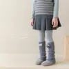 Zapatos, algodón, calcetines para niñas, estampado de cuadros, etiqueta de tela abotonada, calcetines con volantes, color café retro, hilo de punto, calentadores de piernas para niñas