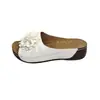 Pantuflas de mujer de talla grande para comercio exterior transfronterizo, nuevo modelo otoño 2026, tacón de cuña, puntera abierta, diseño floral, chanclas de una tira para mujer