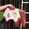 Nuevo traje de otoño para niños con estampado de oso de viaje, manga larga para hombre, bebé, pantalones deportivos casuales, dos piezas, moda, primera generación de pelo
