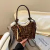 Bolso Cubo Helado Retro de Felpa con Combinación de Colores para Mujer 2025 Otoño Nueva Moda Versátil Estilo Extranjero Bolso de Hombro Cruzado Único