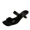 Pantuflas de una tira para mujer Ropa de exterior Verano Nuevo Tacones altos franceses Tacones gruesos Estilo de hada Estilo coreano Sandalias simples
