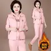 Ropa deportiva con forro polar y grosor para madres, sudadera casual de estilo coreano para otoño e invierno para mujer, chaleco y chaqueta, un conjunto de tres piezas de moda para mujeres de mediana edad y mayores