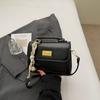 Bolsa Pequena Tendência Transfronteiriça para Mulheres, Versátil Primavera/Verão 2026 Nova Bolsa de Ombro Transversal de Nicho, Bolsa de Mão Feminina Pequena Quadrada