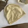Gorro Adelgazante de Cara del Mismo Estilo de Yu Shuxin, Gorro de Invierno Tejido Negro, Gorro Simple Versátil y Moderno para Otoño e Invierno