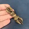 Ornamento de vajra de latão estilo Xizang, peça de mão de vajra vintage de cinco pontas, pilão mágico esotérico artesanato decorativo atacado