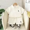Conjunto de Verão para Meninos Cor Lisa Gola Lapela Manga Curta Novo Verão Bebê Bordado Bonito Estilo Britânico Conjunto de Camisa