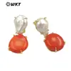 Me096 Pendientes Estilo Palacio Retro Chapados en Oro Real de 18 Quilates con Perla Natural de Agua Dulce y Material Rojo con Diseño Asimétrico