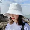 Sombrero de Pescador para Mujer Verano Mezclilla Lavable Borde Crudo Desgastado Estilo Coreano Moderno Favorecedor para la Cara Cara Redonda Pequeña Sombrero de Sol Adecuado