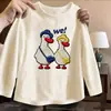 Camiseta de manga comprida para meninas, nova coleção primavera/outono 2026, moda infantil moderna e estilosa, top básico versátil, top soltinho para meninas