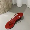 Primeiro Encontro Sandálias de Salto Alto Ji High-Heeled Femininas Verão Uso Externo 2026 Plataforma Retro Dourado Chinelos Tira de Dedo Tiras Finas Romanas