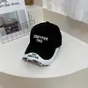 Boné de Baseball Color Block com Bordado de Letras Desgastado para Mulheres, Moda Americana Versátil para Primavera e Verão Que Faz o Rosto Parecer Menor