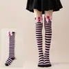 Calcetines altos hasta la rodilla para mujer, estilo japonés, lazo de fresa, accesorios para disfraz de fiesta de Navidad, calcetines largos a rayas, calentadores de brazos