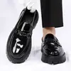 Zapatos transfronterizos de talla grande con hebilla, mocasines sin cordones, zapatos derby, zapatos casuales de cuero para hombre con suela gruesa de 5 cm para aumentar la altura
