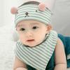 Venta al por mayor otoño nuevo gorro de bebé niño gorro para dormir de bebé traje de toalla para saliva de dibujos animados lazo de dos piezas 5730