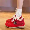 Zapatos Estilo Alemán con Aumento Oculto de Altura Otoño 2026 Nuevo Retro Estrella Estilo Coreano Versátiles Suela Suave Transpirable Suela Gruesa Casual Zapatos para Mujer