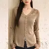 Blusa de tricô com gola V e mangas compridas com acabamento em renda inspirada em design, moderna, justa ao corpo, elástica, versátil, modeladora, segunda pele, blusa franzida