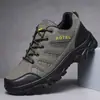 2026 Novo Estilo Sapatos de Caminhada Tendência Versátil Sapatos Esportivos Masculinos Malha Respirável Sapatos Masculinos Sapatos de Segurança para Trabalho Venda Direta da Fábrica Atacado