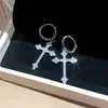 Encantadores Pendientes de Plata con Forma de Cruz y Circonita Estilo Dulce y Fresco Francés Clips para Orejas Pendientes de Diseño Único para Mujeres con un Toque de Lujo
