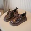 Sapatos de Couro Pequenos de Princesa Borboleta para Meninas 2024 Primavera Novos Sapatilhas Macias Antiderrapantes Infantis Sapatos Loafer Retrô