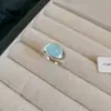 Serenidad de Té Blanco, Anillo Abierto Irregular de Perla Tejido Plegado, Anillo de Dedo Índice de Lujo Ligero de Gama Alta, Accesorio de Mano de Moda