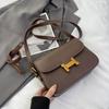Bolso pequeño retro de textura de alta gama para mujer, nuevo estilo occidental de moda 2024, bolso cruzado combinable, bolso cuadrado pequeño para hombro bajo el brazo.