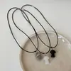 Lindo Collar con Colgante de Hongo para Mujer, Estilo Nicho Coreano y Japonés, Gargantilla de Cuerda Negra, Diseño Versátil, Adecuado para Sudaderas y Suéteres