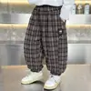 Pantalones de cuadros para niño, nuevos pantalones largos casuales de primavera y otoño para niños, pantalones jogger holgados, pantalones de otoño de estilo urbano modernos y geniales para niños pequeños