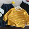 Camiseta base de otoño para niños Muye, camiseta de rayas estilo coreano, ropa infantil Huzhou Zhili, top elegante dos en uno para niños